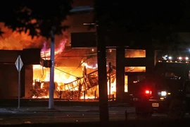 FBI làm rõ vụ cảnh sát bắn chết thanh niên da màu