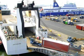 Khởi động thương mại toàn cầu