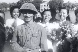 Sáu mươi mùa hoa nở...