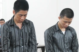 Tên cướp cắn vào chỗ “hiểm” cô gái, rồi phạm tội đến cùng