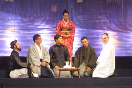 “Đông Du” thấm đượm tình người