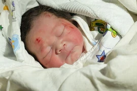 Mẹ tử vong vì tai nạn, con vẫn chào đời