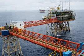 Việt Nam vẫn đang khai thác dầu khí bình thường