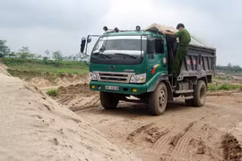 Điểm khai thác cát trái phép... được xã “tạo điều kiện”