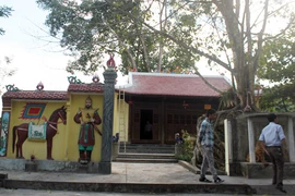 Cổ vật bị đánh cắp tự quay lại đền thiêng