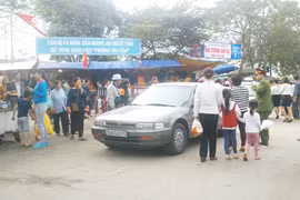 Những người đón Tết muộn