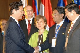 Bảo đảm mọi người dân được tiếp cận dịch vụ y tế chất lượng