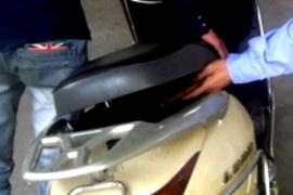 Tiền nhiều mà để cốp xe…