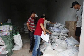 Gần 16 tấn đinh ốc vít nghi nhập lậu