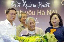 Nhà nghiên cứu 100 tuổi đoạt giải thưởng Vì tình yêu Hà Nội