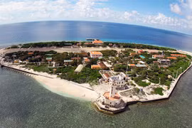 Cảm xúc “bay” trên vùng trời biển đảo