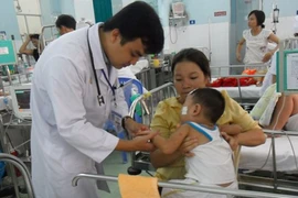 Tự ý điều trị tay chân miệng có thể mất mạng