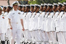 Tư lệnh Hải quân Mỹ: “Vấn đề Biển Đông cần được giải quyết một cách hòa bình”