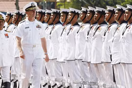 Tư lệnh Hải quân Mỹ: “Vấn đề Biển Đông cần được giải quyết một cách hòa bình”