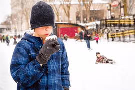 Vì sao trẻ “không biết lạnh”?