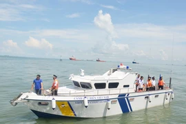 Cảnh sát biển Việt Nam tiếp nhận xuồng tuần tra cao tốc