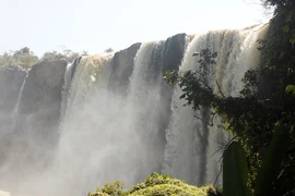 Luồn rừng ngắm thác Bảo Đại