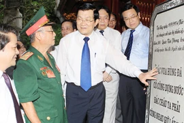 Phát triển đất nước đi đôi với bảo vệ độc lập, chủ quyền