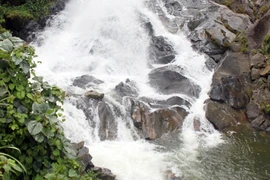 Độc ẩm bên Suối Tiên - Ao Giời