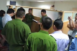 Người giao dịch qua sàn vàng trái phép có phạm tội?