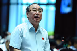 1 nhiệm kỳ nên lấy phiếu tín nhiệm 2 lần