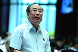 1 nhiệm kỳ nên lấy phiếu tín nhiệm 2 lần