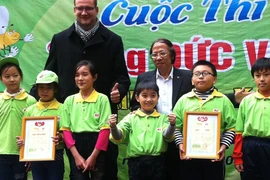 Hai lần vô địch sân chơi ngoại khóa bậc tiểu học