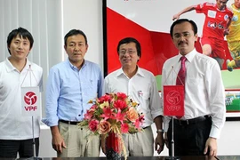 Tấm thảm đỏ có… gai