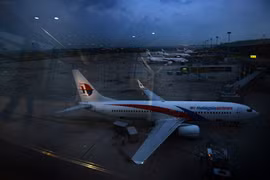 Máy bay Malaysia Airlines suýt va chạm 