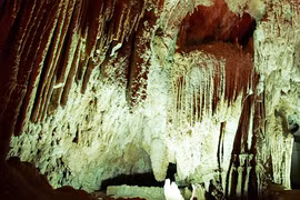 Thăm động “cầu được ước thấy”