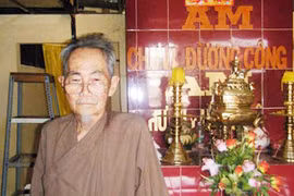 Lễ trừ ma đuổi quỷ bằng cách rạch lưỡi, tắm vạc dầu sôi của một dòng họ ở miền Tây Nam Bộ 