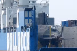 Tàu ngầm HQ183 - TP.HCM đã về đến vịnh Cam Ranh