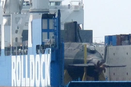 Tàu ngầm HQ183 - TP.HCM đã về đến vịnh Cam Ranh