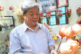 Người “tô sắc, ướp hương” cho hoa