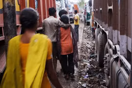 Những đứa trẻ sinh ra ở khu đèn đỏ