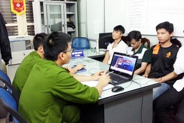 Tải phim sex, 800.000 người bị móc sạch tài khoản