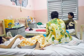 Trẻ nhập viện tăng mạnh