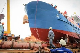 Hỗ trợ ngư dân vươn khơi: Đóng tàu vỏ thép, bảo hiểm rủi ro