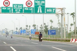 Quyết liệt xử lý mô tô vi phạm trên đại lộ Thăng Long