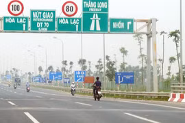 Quyết liệt xử lý mô tô vi phạm trên đại lộ Thăng Long