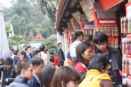 10 vạn lượt khách đến Văn Miếu trong dịp Tết