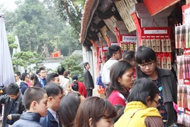 10 vạn lượt khách đến Văn Miếu trong dịp Tết