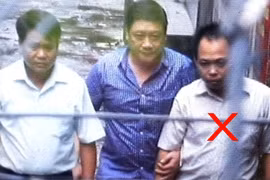 Giám đốc CATP trực tiếp thuyết phục đối tượng buông hung khí