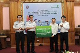 Trao tặng hệ thống loa đặc dụng cho lực lượng Cảnh sát biển