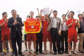 Phòng Viễn thông tin học vô địch