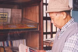 Nhà thơ đầu tiên của người Dao