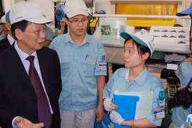 Kích cầu tiêu dùng, nâng dần sức mua