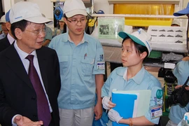 Kích cầu tiêu dùng, nâng dần sức mua