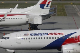 Máy bay Malaysia Airlines hạ cánh khẩn cấp vì sự cố
