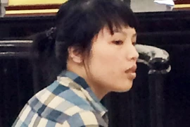 Vừa “đi khách”, vừa môi giới cho em gái bán dâm 